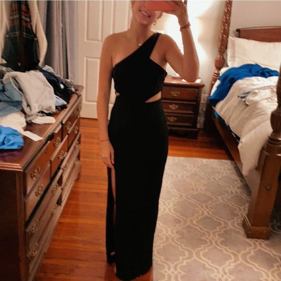 Asymmetrical maxi dress perfect for any formal event… - Picture 2 of 3